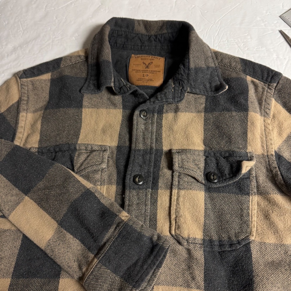 American Eagle Outfitters Mens Small Tan Gray Buffalo Plaid Cotton Flannel Shirt